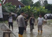 Tinjau Banjir, Kapolres Prabumulih Salurkan Bantuan Kepada Warga