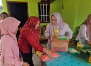 Cak Arlan Berikan Bantuan Kepada Warga Terdampak Puting Beliung di Perumahan Komunitas Anak Petai