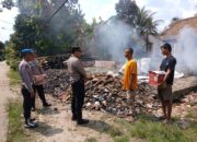 Wujud Kepedulian, Polsek Cambai Berikan Bantuan ke Korban Kebakaran