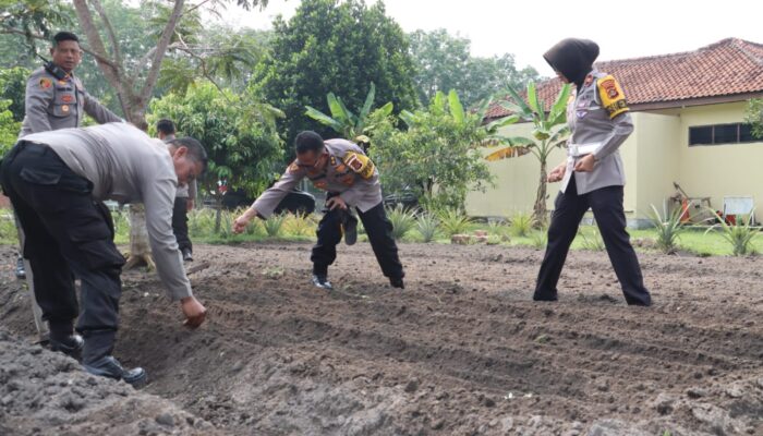 Tinjau Kolam Bioflok, Langkah Nyata Polres Prabumulih Dukung Program Nasional Ketahanan Pangan