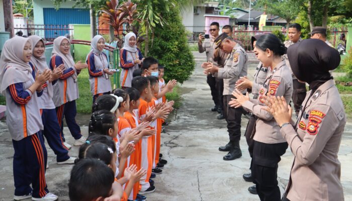 Dukung Program Pemerintah Pusat, Polres Prabumulih Bagikan Makanan Sehat Bergizi Melalui Si Limas